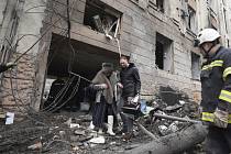 Ruskou raketou zasažený obytný dům v ukrajinském Charkově, 5. února 2023