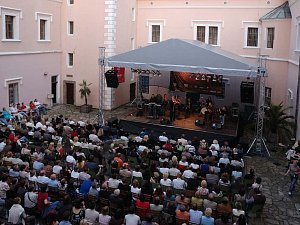 Tradiční akce „ Klášterecké promenády“ proběhne 8. 9. 2012 v lázeňském areálu za účasti známých i méně známých hudebníků. 