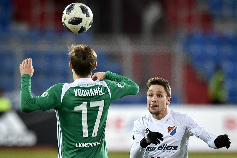 Utkání 18. kola první fotbalové ligy: FC Baník Ostrava - Bohemians Praha 1905, 8. prosince 2018 v Ostravě. Na snímku (zleva) Jan Vodháněl a Jánoš Adam.