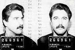 Kenneth Bianchi, jeden ze dvojice vrahů přezdívaných Hillside Stranglers, kteří zabili deset žen. Bianchi pak sám zabil ještě dvě další.