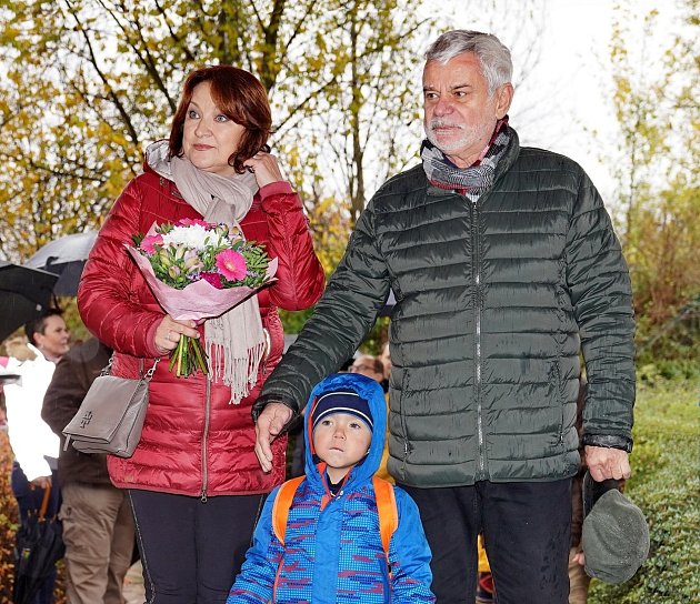 Oblíbená herečka je aktivní babičkou. Vnoučka Viktora s ní hlídá i manžel Petr Štěpánek.