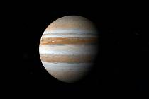 Jupiter patří ve Sluneční soustavě mezi plynné obry.
