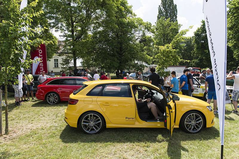 Do areálu Psychiatrické nemocnice Bohnice se po roce vrátila motoristická slavnost Legendy.