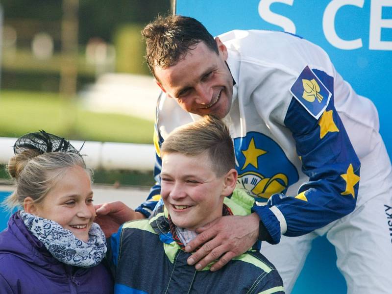 Velká pardubická 2015: Marek Stromský na pódiu