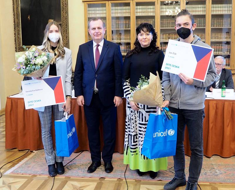 Vítězové loňského ročníku ankety Daniela Rybková a Jan Žák.