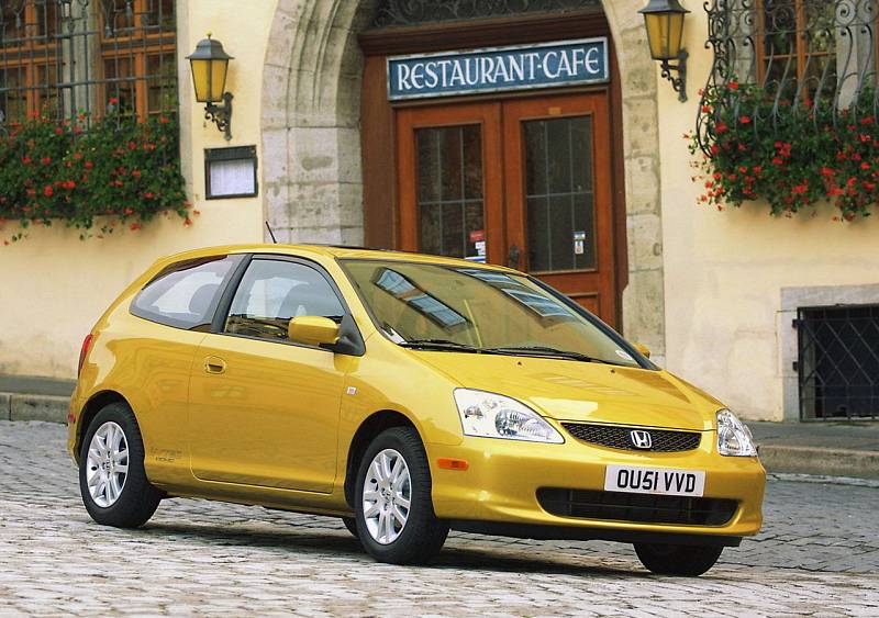 Honda Civic (2000 – 2005) Další japonský automobil, který umí svého majitele odměnit v podobě vynikajících zážehových motorů VTEC, nadprůměrné spolehlivosti a skvělých jízdních vlastností.