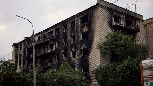 Následky bojů ve městě Izjum v Charkovské oblasti na Ukrajině, 13. září 2022.