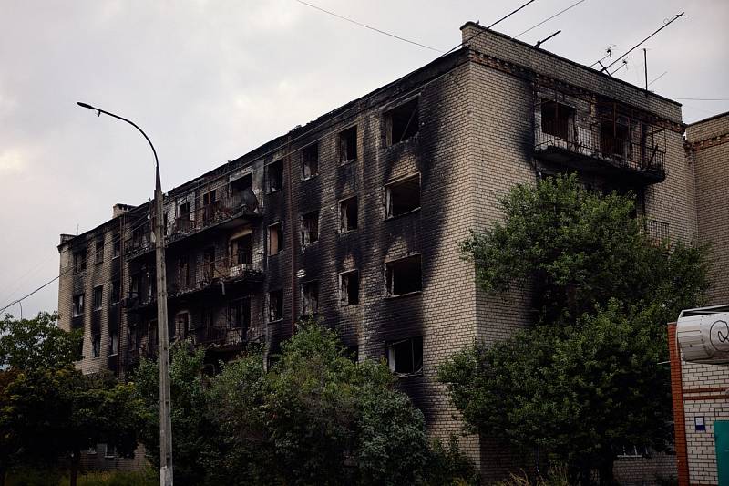 Následky bojů ve městě Izjum v Charkovské oblasti na Ukrajině, 13. září 2022