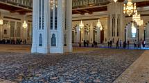 Mešita se v jednu dobu pyšnila největším perským kobercem na světě