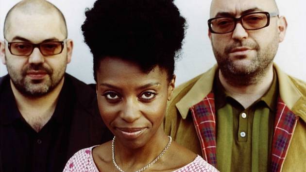 Morcheeba však nikdy nebyla jen kapelou jednoho hitu, prošla několika personálními obměnami, v roce 2010 se k ní po sedmiletém odloučení znovu vrátila zpěvačka Skye a v těchto dnech vydává už své osmé album. 