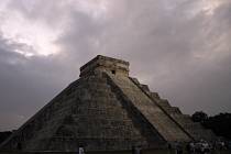 Kukulkánova pyramida ve východním Mexiku.