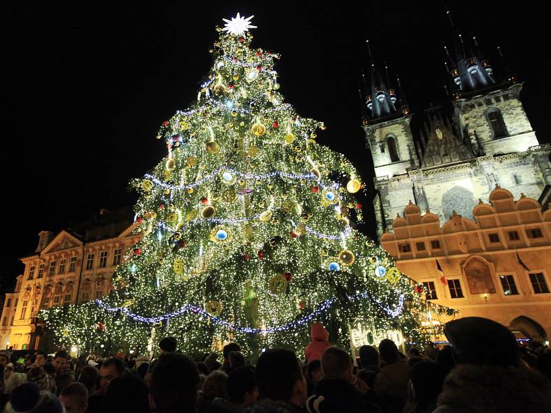 Slavnostní rozsvícení vánočního stromu na Staroměstském náměstí.