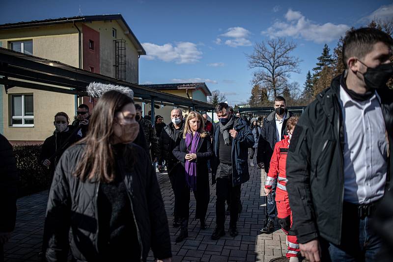 Prezidenta Slovenska Zuzana Čaputová navštívila ZŠ v Uble (Ubľe) kde se nacházejí lidé z Ukrajiny, 27. února 2022.