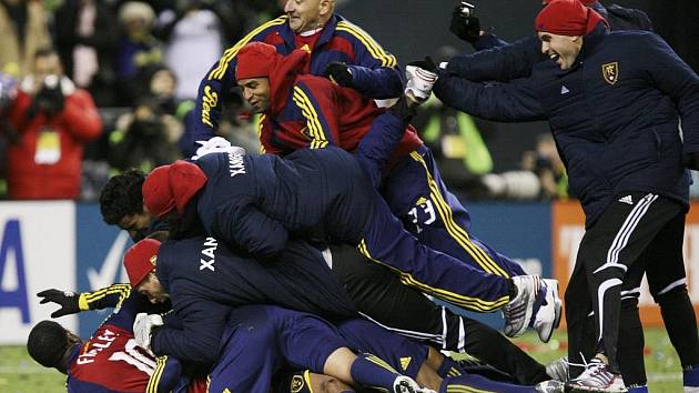 Fotbalisté Realu Salt Lake se radují ze zisku titulu v MLS. V penaltovém rozstřelu porazili Los Angeles Galaxy.