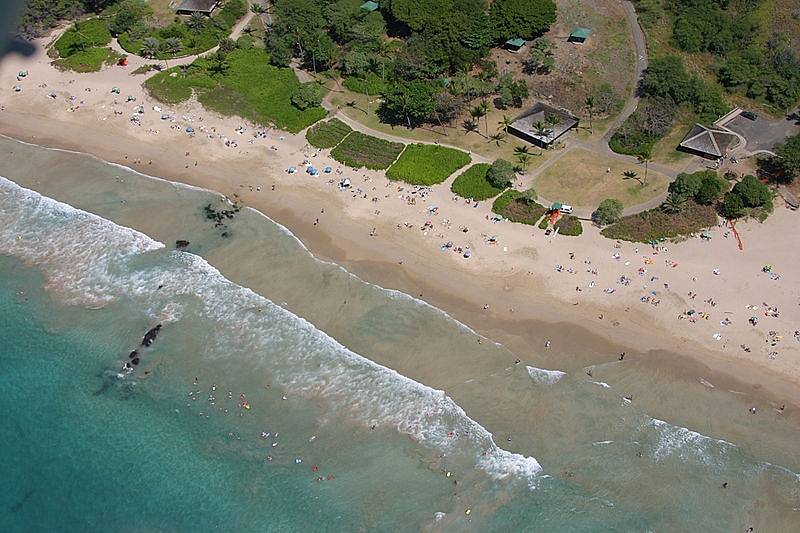 Krásné pláže nabízí i Havajské ostrovy. Hapuna Beach State Recreation Area se dostala do žebříčku nejlepších pláží pro rok 2022. Nabízí čisté moře, bílý písek a je ideálním místem pro vodní sporty.