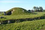 Bryn Celli Ddu, starověké rituální místo ve Walesu zřejmě sloužilo podobným účelům jako slavné Stonehenge