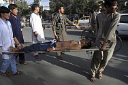 Muž zraněný po útoku v Kábulu. Ilustrační foto