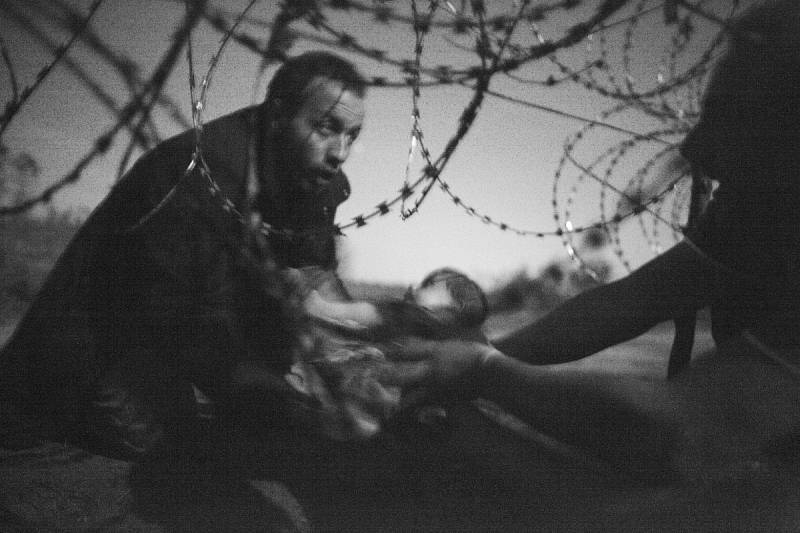 Vítězný snímek World Press Photo od Warrena Richardsona.