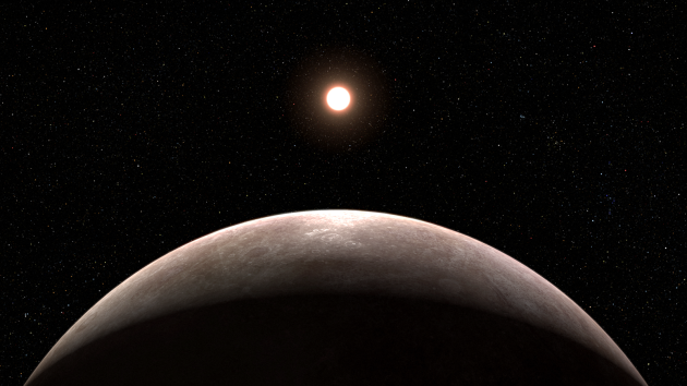 Obrázek ukazuje exoplanetu LHS 475 b, která je kamenná a téměř stejně velká jako Země. Existenci planety potvrdil Webbův teleskop.