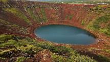 Kráter s jezerem Kerjd