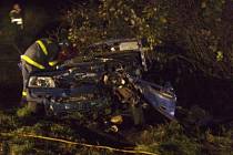 Dva lidské životy vyhasly v sobotu večer při nehodě v Kunčičkách Bašky.
