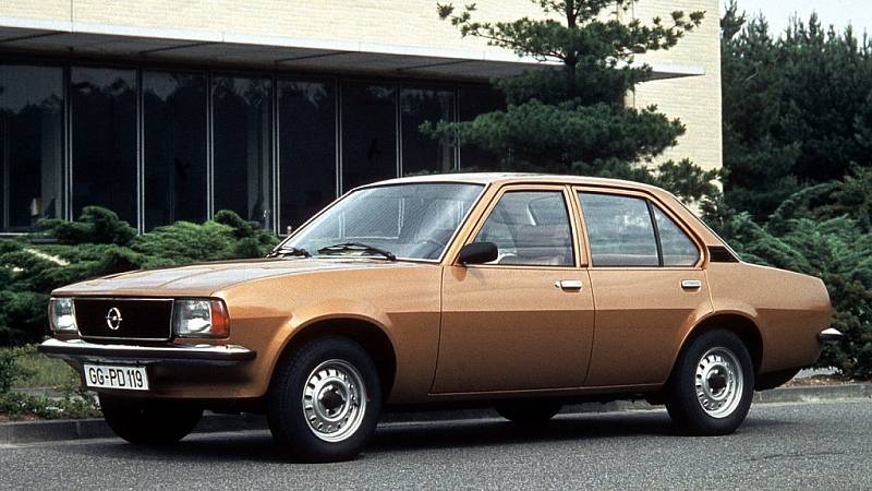 Opel Ascona. Ikonické jméno známého Opelu je velice podobné zmiňovanému Hyundai Kona. Použijte v Portugalsku výraz „as cona“ a místní se budou divit, koho právě vulgárně urážíte.