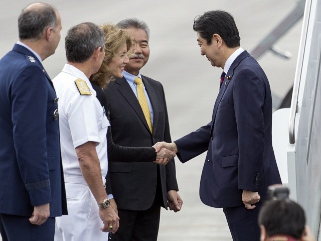 Japonský premiér Šinzó Abe dnes zahájil dvoudenní návštěvu Havaje.