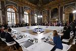 Neformální summit lídrů zemí EU na zámku ve francouzském Versailles.