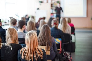 Jen polovina českých žáků základních škol si přeje vystudovat vysokou školu. Zaostávají tak za průměrem Evropské unie