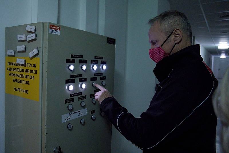 Rakouská jaderná elektrárna Zwentendorf je od českých Dukovan vzdálená sto kilometrů. Na rozdíl od ní ale nikdy nebyla v provozu. Na břehu Dunaje stojí od roku 1976