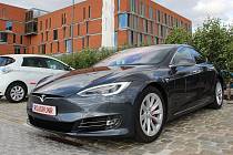 Tesla Model S P100D ujela 900 kilometrů na jedno nabití.