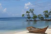 Pláž Radhanagar Beach v Indii se zařadila mezi seznam top světových pláží pro rok 2022. Turisté na ní oceňují čisté moře, krásné západy slunce i to, že je obklopená mangovníky.