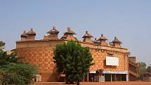 Sál La Maison du Peuple v Ouagadougou, hlavním městě Burkina Faso, rovněž patří podle Světového památkového fondu k nejohroženějším památkám.