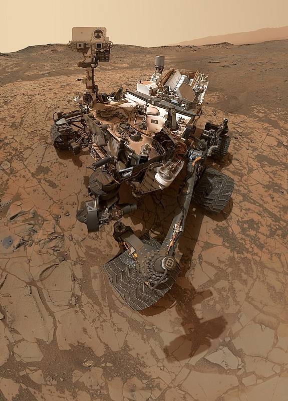 Jedna ze selfie, kterou vozítko Curiosity vyfotilo při své misi na Marsu.