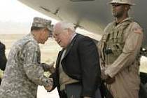 Dick Cheney na nečekané návštěvě Iráku