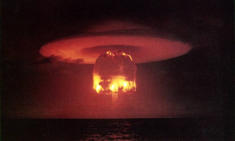 Zkouška jaderné bomby Romeo, provedená americkou armádou na ostrově Bikini v rámci operace Castle