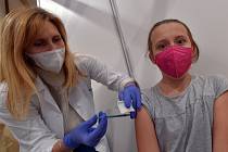 V sokolovském očkovacím centru začali 28. prosince 2021 očkovat zdravotníci děti od 5 do 11 let.