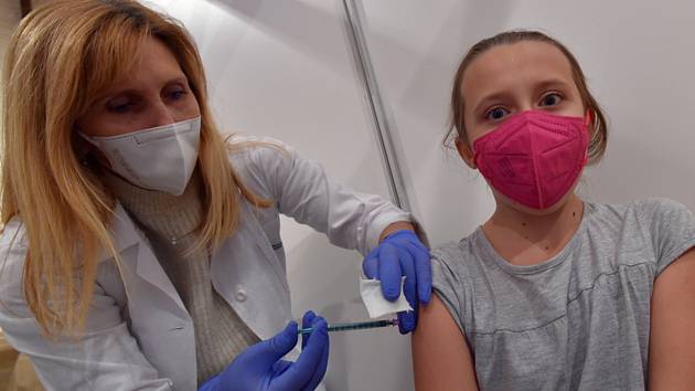 V sokolovském očkovacím centru začali 28. prosince 2021 očkovat zdravotníci děti od 5 do 11 let.
