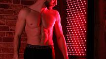 Terapie červeným světlem je vhodná pro sportovce - urychluje regeneraci těla po náročném sportovním výkonu.