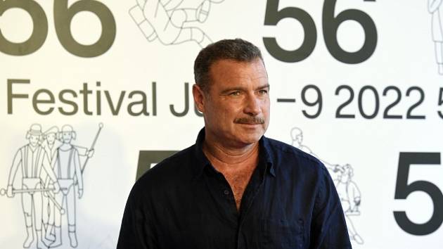 Americký herec Liev Schreiber na 56. ročníku Mezinárodního filmového festivalu v Karlových Varech.