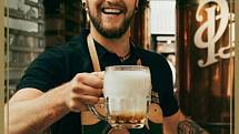 Tomáš Krčmář. Vítěz soutěže Pilsner Urquell Master Bartender o nejlepšího výčepního plzeňského piva. Konala se 16. a 17. června 2021