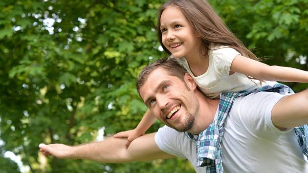 Vztah otce a dcery je pro její dospělý život zásadní. Dokonce natolik, že ovlivňuje i výběr budoucího partnera.