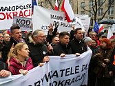 Ve Varšavě se demonstrovalo proti "diktatuře většiny".