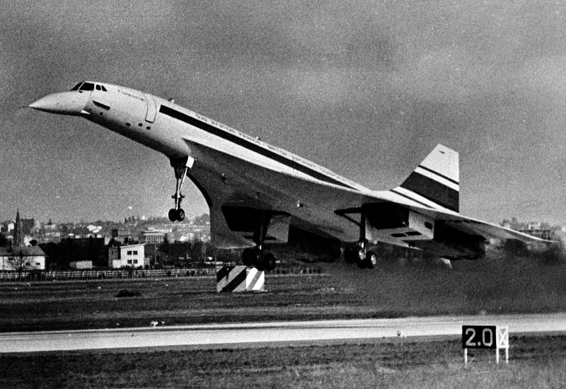 První let Concordu. Prototyp stroje se vznesl prvně do vzduchu 2. března 1969 na letišti Blagnac ve francouzském Toulouse
