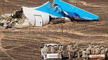 NEJVĚTŠÍ LETECKÉ KATASTROFY ZA POSLEDNÍCH DESET LET. Trosky ruského airbusu v sinajské poušti po teroristickém bombovém útoku, který 31. října 2015 zabil všech 224 lidí na palubě.