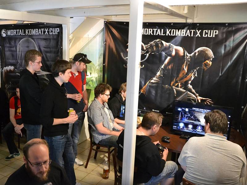 Z české kvalifikace na celosvětové finále Mortal Kombat X Cup.