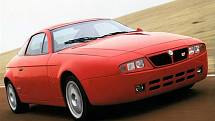 Lancia Hyena je kompletně převlečená HF Integrale a původně šlo o nápad nizozemského dovozce a sběratele veteránu Paula Koota. U Lancie s nápadem na unikátní kupé nepochodil, protože Fiat tehdy výrazně škrtal.