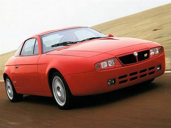 Lancia Hyena je kompletně převlečená HF Integrale a původně šlo o nápad nizozemského dovozce a sběratele veteránu Paula Koota. U Lancie s nápadem na unikátní kupé nepochodil, protože Fiat tehdy výrazně škrtal.