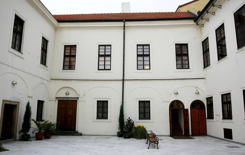Hrzánský palác v Loretánské ulici v Praze.