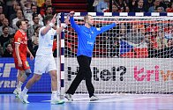 Češi zahájili mistrovství Evropy proti úřadujícím mistrům světa z Dánska.